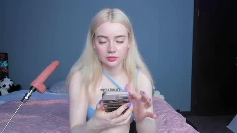 lillie_berry online show from May 17, 4:43 am