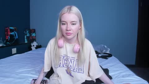 lillie_berry online show from May 22, 4:41 am