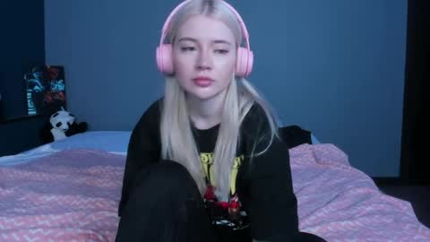 lillie_berry online show from May 23, 4:39 am