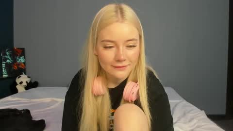 lillie_berry online show from May 24, 4:28 am