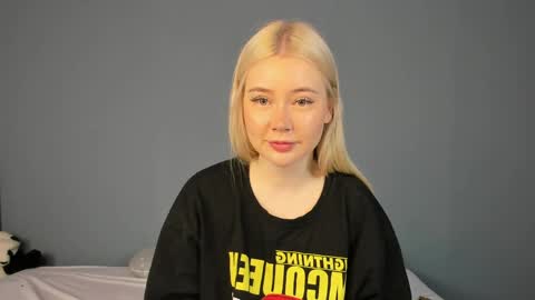 lillie_berry online show from May 26, 4:30 am