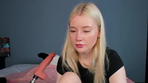 lillie_berry online show from June 6, 4:28 am