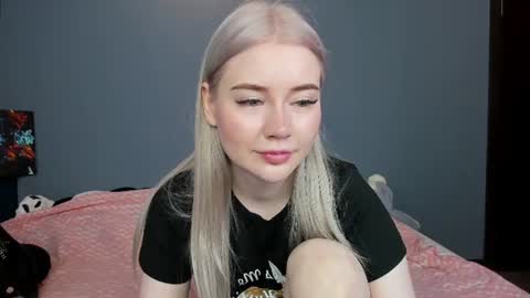 lillie_berry online show from June 11, 4:32 am