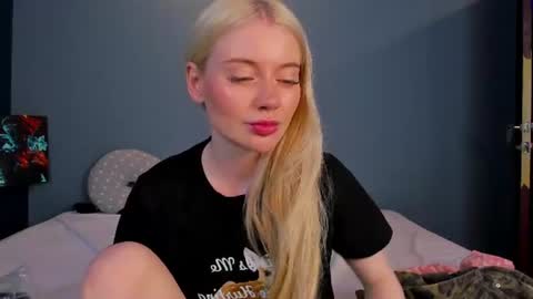 lillie_berry online show from July 4, 5:24 am