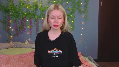 lillie_berry online show from July 30, 6:12 am
