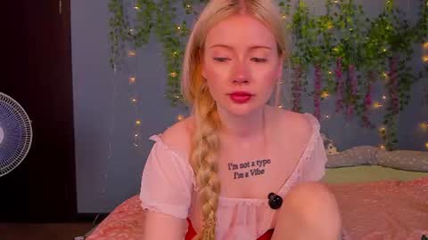 lillie_berry online show from August 1, 4:23 am