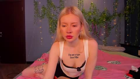 lillie_berry online show from August 5, 4:48 am