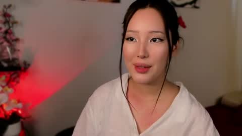 Snapshot of lillie_sun chatting on June 24, 9:30 am lillie_sun online show from June 24, 9:30 am