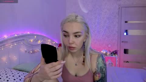 LilliMoore online show from September 18, 11:40 pm