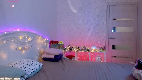 LilliMoore online show from October 2, 11:45 pm