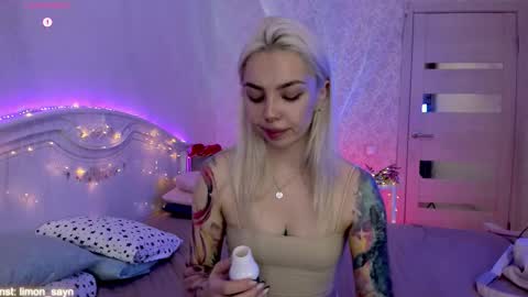 LilliMoore online show from October 5, 1:04 am