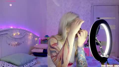 LilliMoore online show from October 25, 11:21 pm