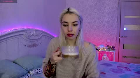 LilliMoore online show from November 15, 11:32 pm