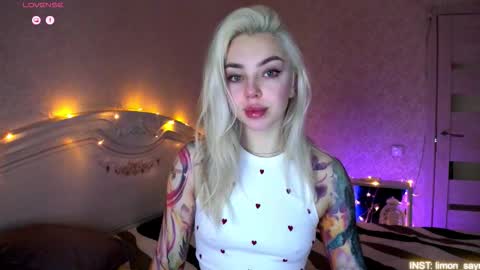 LilliMoore online show from February 18, 11:01 pm