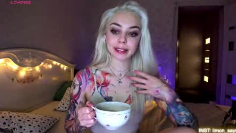 LilliMoore online show from June 11, 11:36 pm