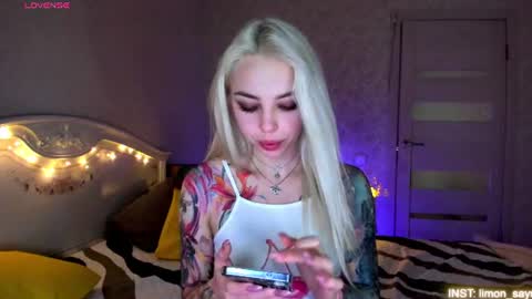 Snapshot of lillimooore chatting on June 20, 11:07 pm LilliMoore online show from June 20, 11:07 pm