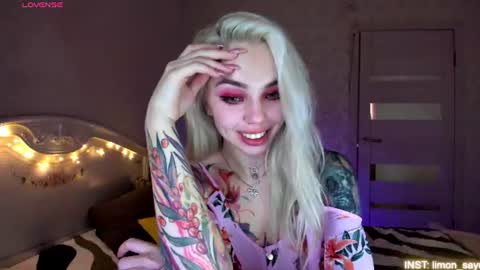 Snapshot of lillimooore chatting on June 22, 11:46 pm LilliMoore online show from June 22, 11:46 pm