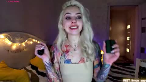 Snapshot of lillimooore chatting on July 2, 11:22 pm LilliMoore online show from July 2, 11:22 pm