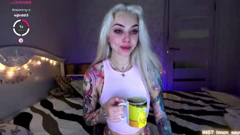 Snapshot of lillimooore chatting on July 19, 12:03 am LilliMoore online show from July 19, 12:03 am