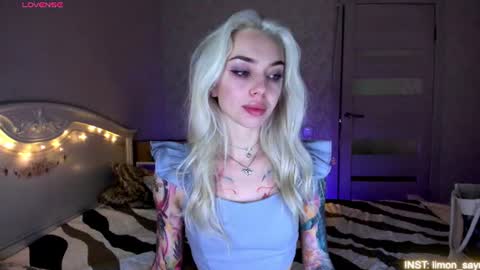Snapshot of lillimooore chatting on July 19, 10:57 pm LilliMoore online show from July 19, 10:57 pm