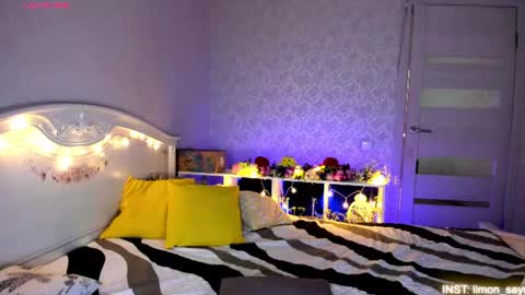 Snapshot of lillimooore chatting on July 25, 11:24 pm LilliMoore online show from July 25, 11:24 pm