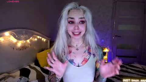 Snapshot of lillimooore chatting on July 28, 11:48 pm LilliMoore online show from July 28, 11:48 pm