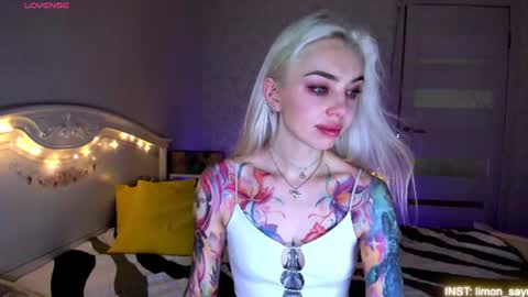 Snapshot of lillimooore chatting on August 3, 11:08 pm LilliMoore online show from August 3, 11:08 pm