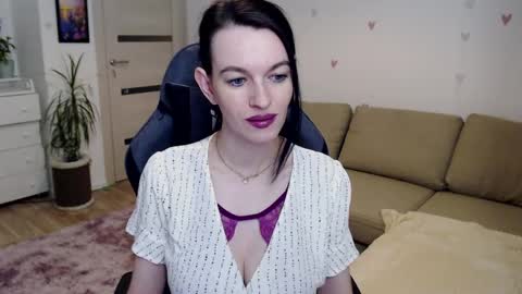 Snapshot of lilliyves chatting on May 31, 7:37 pm lilliyves online show from May 31, 7:37 pm