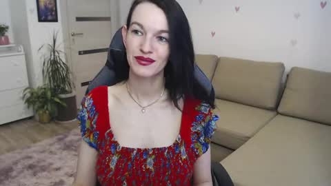 Snapshot of lilliyves chatting on June 7, 6:11 pm lilliyves online show from June 7, 6:11 pm