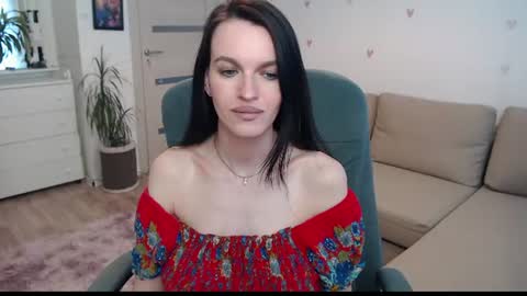 lilliyves online show from July 9, 5:39 pm