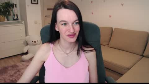 lilliyves online show from July 18, 10:13 pm