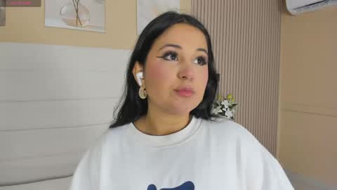 Lizeth follow me in my igimlilycute 3 online show from May 17, 3:59 am