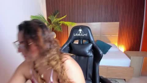 L I L L Y online show from February 24, 3:09 pm