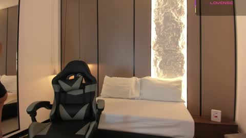 L I L L Y online show from September 9, 12:37 pm