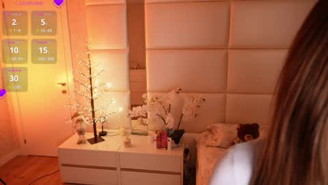 Lilly Colins online show from February 13, 7:32 pm