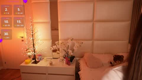 Lilly Colins online show from February 25, 7:23 pm