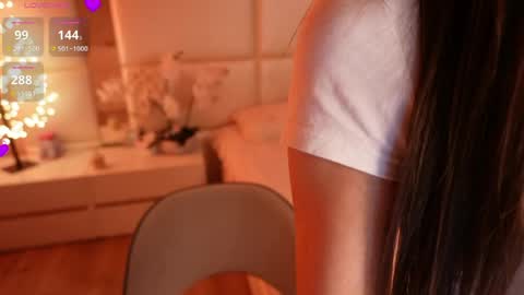 Snapshot of lilly_colins chatting on May 16, 7:56 pm Lilly Colins online show from May 16, 7:56 pm
