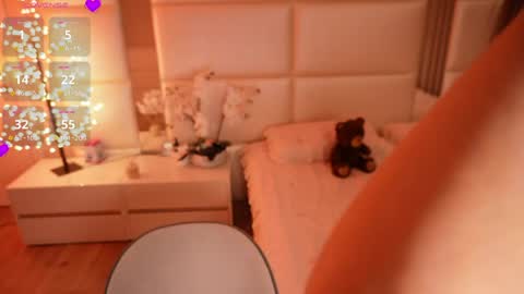 Snapshot of lilly_colins chatting on May 16, 8:07 pm Lilly Colins online show from May 16, 8:07 pm