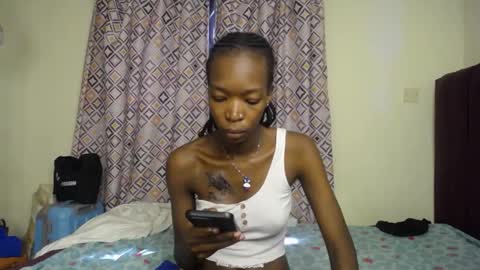 Snapshot of lilly_freak chatting on June 10, 5:28 am Des online show from June 10, 5:28 am