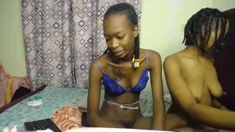 Snapshot of lilly_freak chatting on June 16, 2:52 pm Des online show from June 16, 2:52 pm