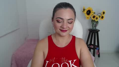 Snapshot of lilly_milf chatting on November 16, 1:28 pm Lilly online show from November 16, 1:28 pm