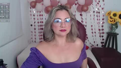 Snapshot of lilly_milf chatting on February 1, 4:05 pm Lilly online show from February 1, 4:05 pm
