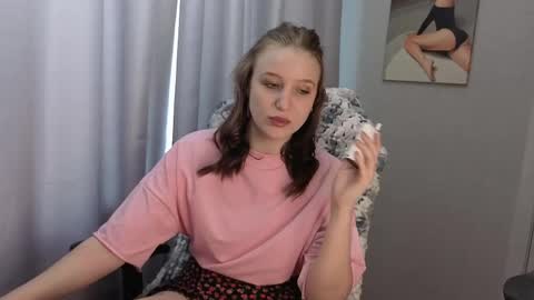 Snapshot of lillyfan_x chatting on May 17, 4:10 am LillyFan X online show from May 17, 4:10 am