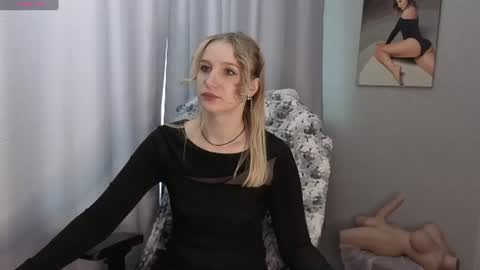 Snapshot of lillyfan_x chatting on July 12, 4:03 am LillyFan X online show from July 12, 4:03 am