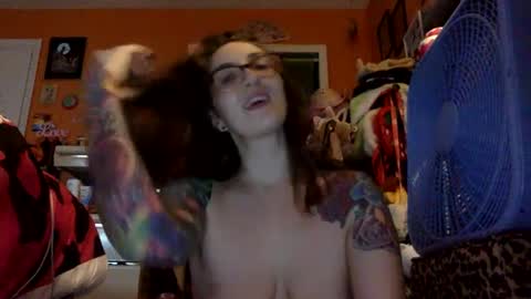 hi guys im back on here 3 online show from September 13, 11:04 pm