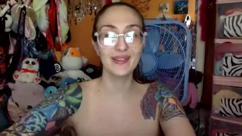 hi guys im back on here 3 online show from October 7, 7:33 pm