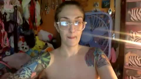 hi guys im back on here 3 online show from October 20, 9:15 pm