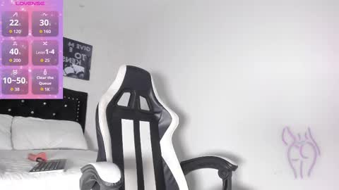 Snapshot of lillypalmer chatting on September 13, 12:38 pm Lilly online show from September 13, 12:38 pm