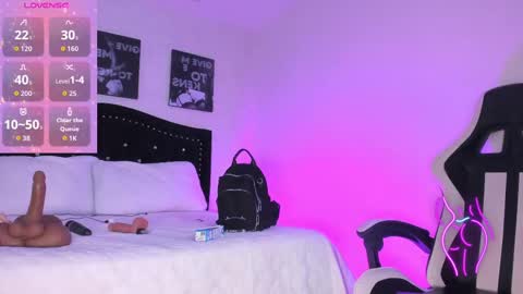 Snapshot of lillypalmer chatting on September 18, 1:02 pm Lilly online show from September 18, 1:02 pm