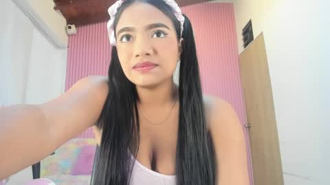 Snapshot of lillyy16 chatting on May 19, 11:05 am lillyy16 online show from May 19, 11:05 am